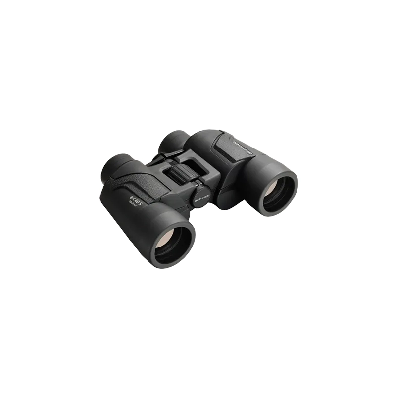 Lornetka OM System 8x40 S zawiera pokrowiec