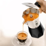 Kawiarka Bialetti New Brikka 4tz Srebrno-czarna - Silver and black