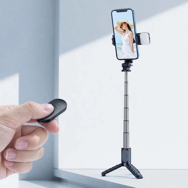 Selfie stick z pilotem i lampą