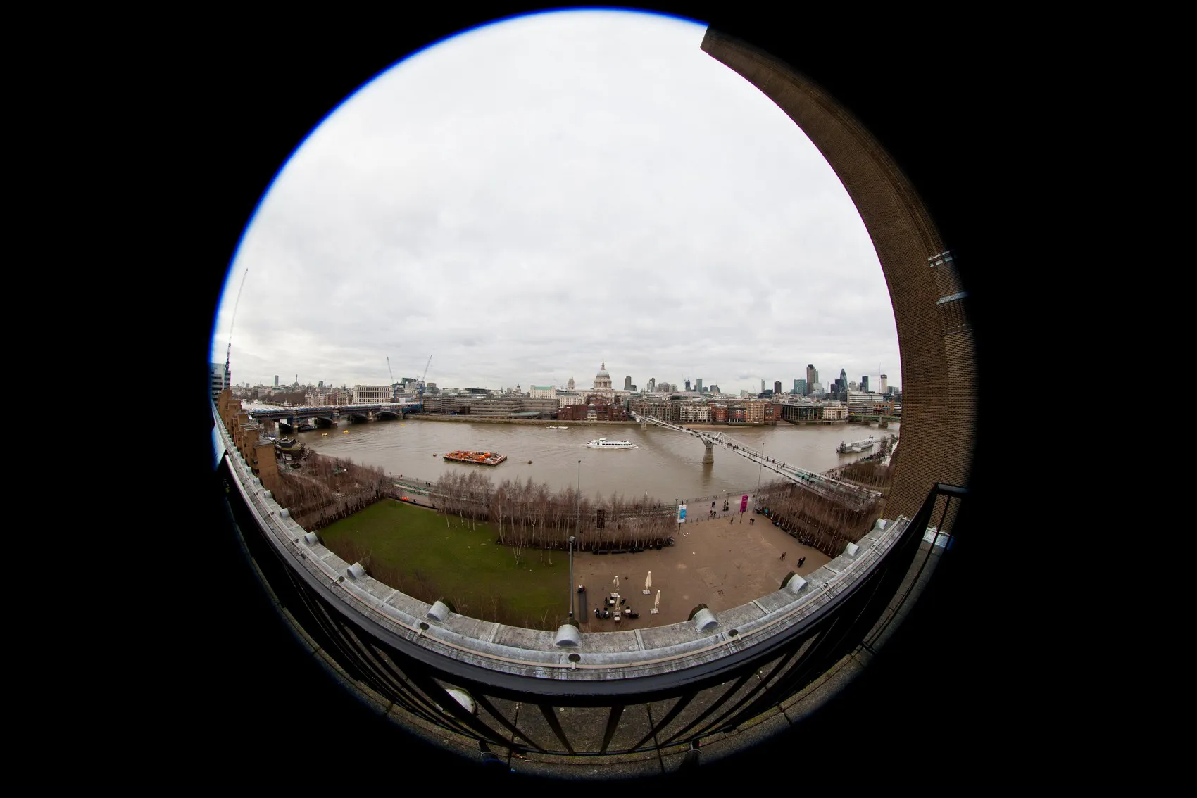 Canon EF 8-15 mm f/4L Fisheye USM