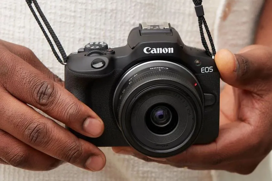 Canon EOS R100 + RF-S 18-45 mm f/4.5-6.3 IS STM + plecak + karta SD 32 GB + zapasowy akumulator LP-E17