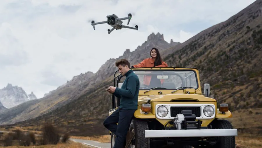 Dron DJI Air 3 Fly More Combo z kontrolerem DJI RC 2