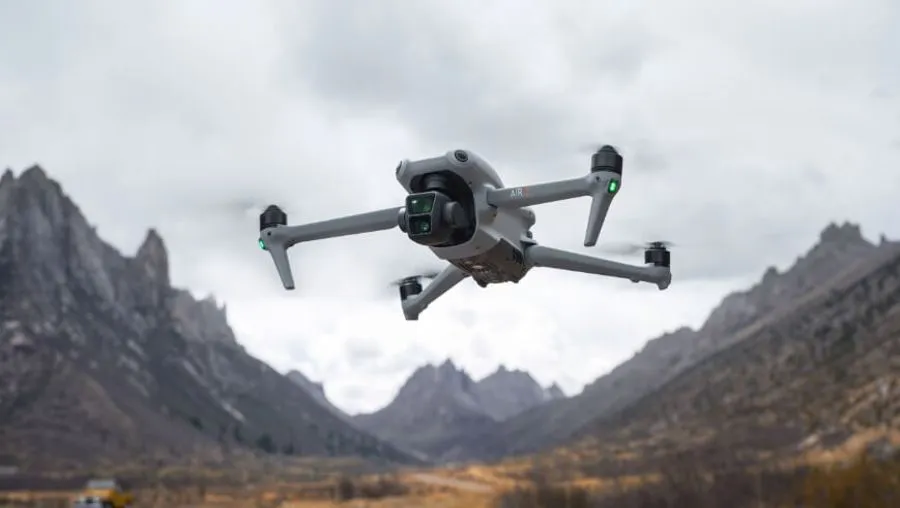 Dron DJI Air 3 Fly More Combo z kontrolerem DJI RC 2