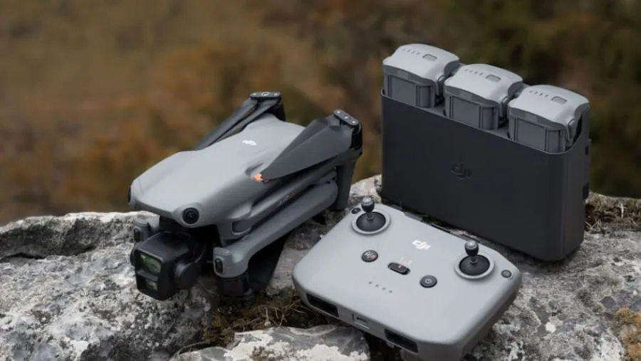 Dron DJI Air 3 Fly More Combo z kontrolerem DJI RC-N2