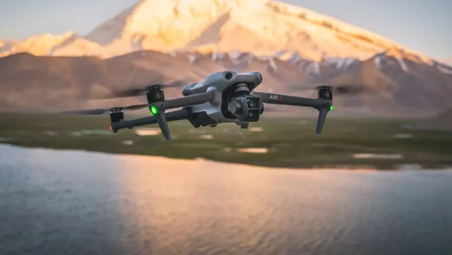 Dron DJI Air 3 Fly More Combo z kontrolerem DJI RC-N2