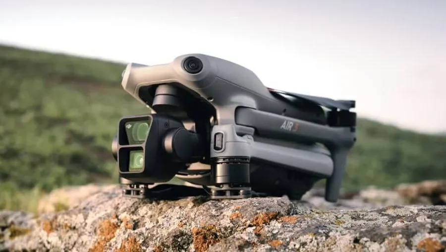 Dron DJI Air 3 Fly More Combo z kontrolerem DJI RC-N2