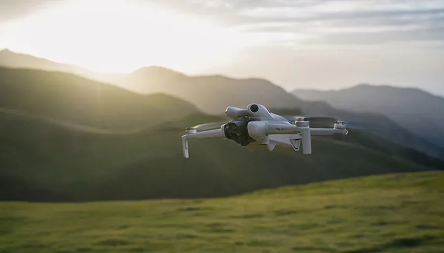 Dron DJI Mini 4 Pro z kontrolerem RC-N2