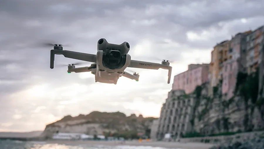Dron DJI Mini 4 Pro z kontrolerem RC-N2
