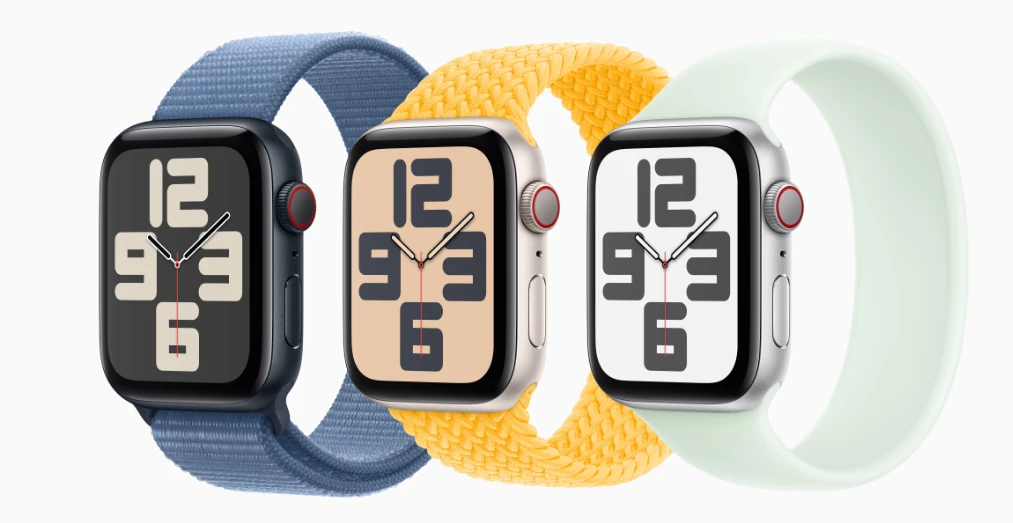 Apple Watch SE V2 GPS 44 mm koperta z aluminium w kolorze srebrnym z paskiem sportowym rozmiar S/M błękit burzy (2023)