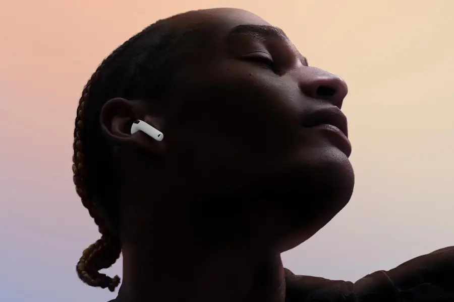 Słuchawki Apple AirPods 4. generacji z aktywną redukcją hałasu